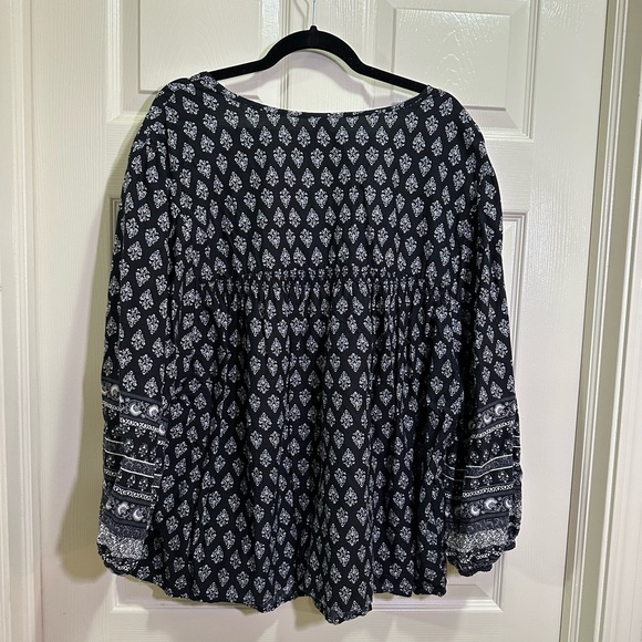 Old Navy long sleeve split neck blouse black and white print  size 3X - Picture 5 of 5